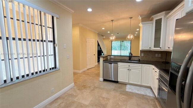 Building Photo - 3887 Tree Top Dr