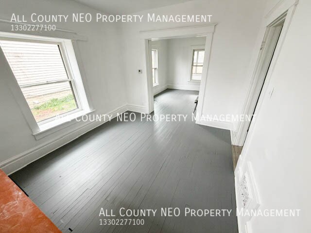 Building Photo - 518 Rentschler St