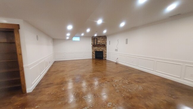 Building Photo - 1295 Needham Cir E