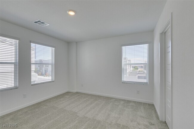 Building Photo - 6229 Mangler St