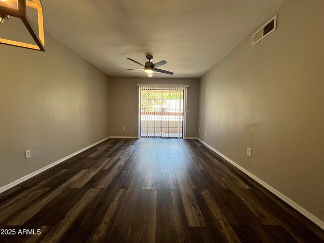 Building Photo - 3119 W Cochise Dr