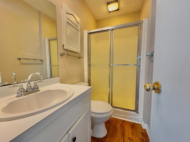Building Photo - Available Now! Beautiful 3 bedroom 2.5 bat...