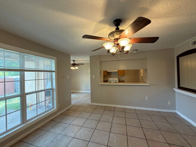 Building Photo - 358 Valley Park Dr