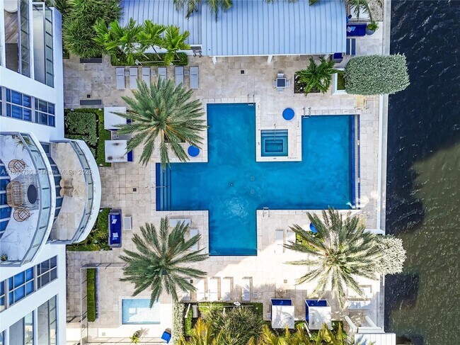 Building Photo - 17301 Biscayne Blvd