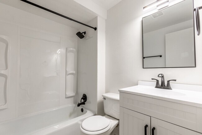 Building Photo - 601 E Warrington Ave