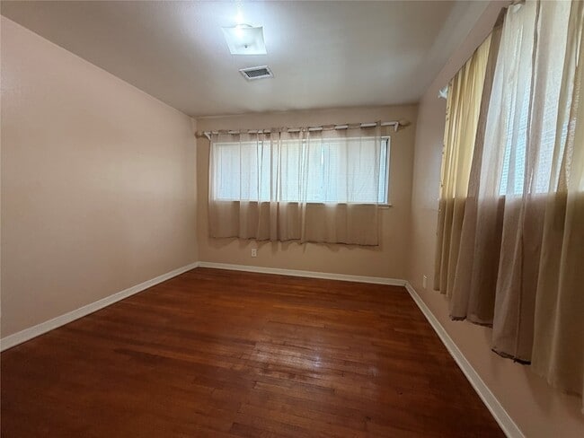 Building Photo - 6402 Tarna Ln