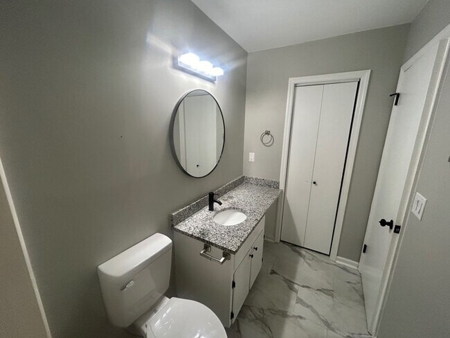 Building Photo - 940-702 Glenn Street, West Columbia, SC 29169