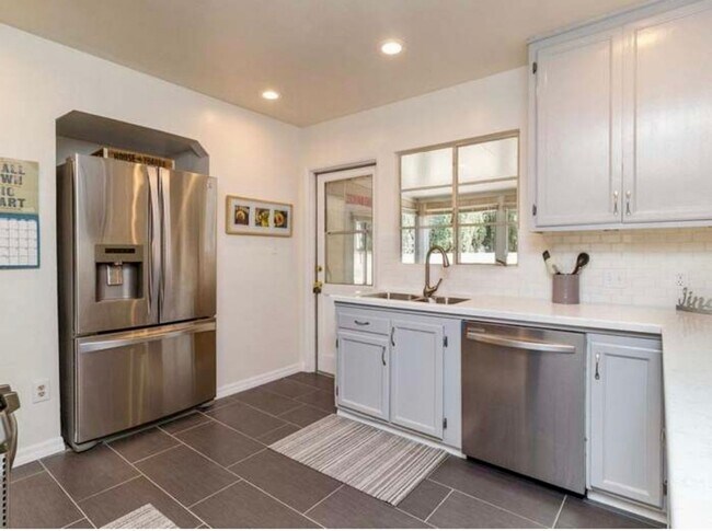 Building Photo - Private oasis in Oak Park