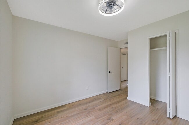 Building Photo - 5007 Ridgecreek Dr