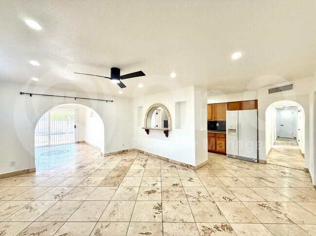 Building Photo - 3006 S Dromedary Dr