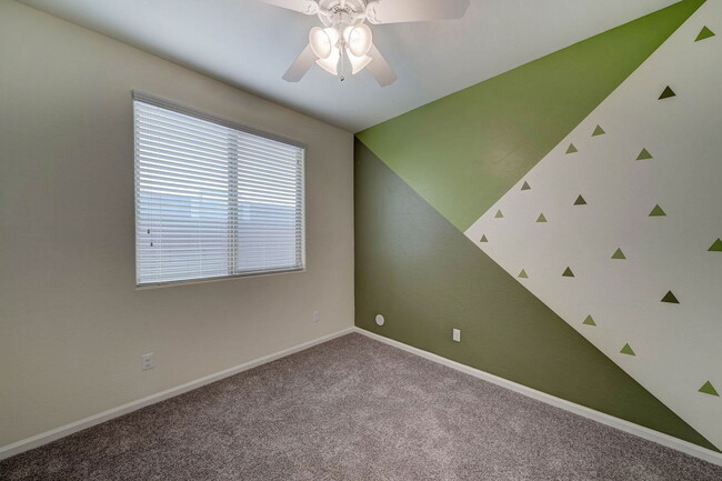Building Photo - 7636 W Quail Track Dr