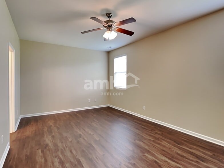 Building Photo - 89 Norwich Dr