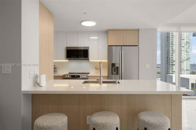 Building Photo - 600 NE 27th St