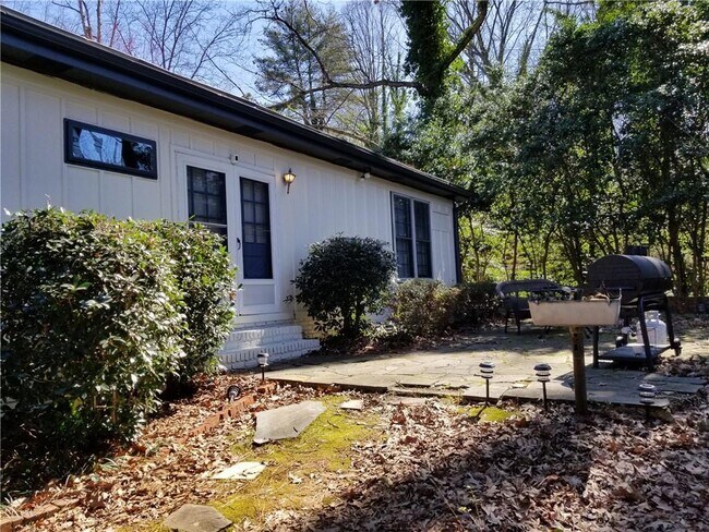 Building Photo - 6680 Williamson Dr NE