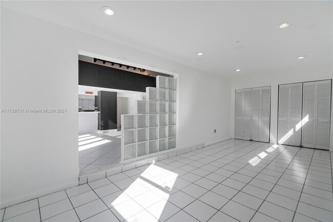 Building Photo - 3130 SW 25th St