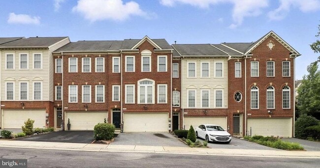 Primary Photo - 1572 Penzance Way