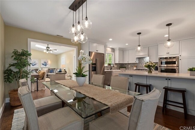 Building Photo - 730 N Paulina Ave