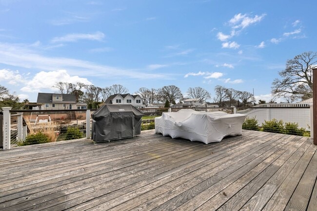 Building Photo - 7 Whiting Rd