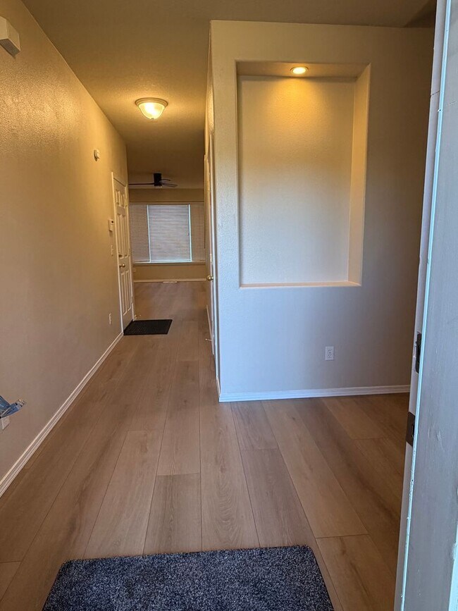 Building Photo - 413 Roger Smith Dr