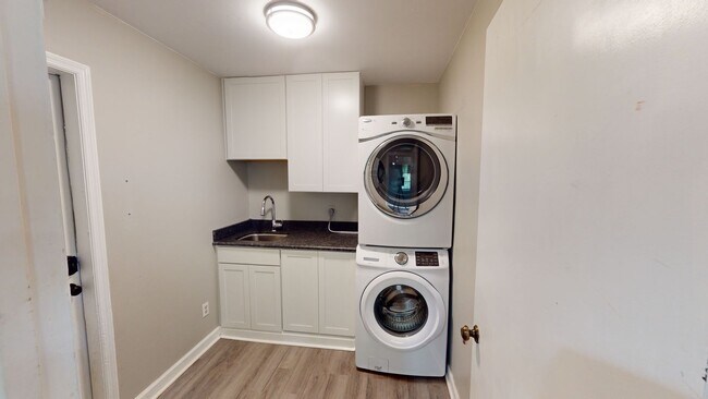 Building Photo - Cottage Style Home in Pinehurst $500 OFF 1...