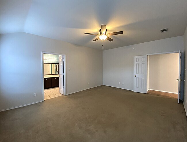 Building Photo - 102 Mission Dr