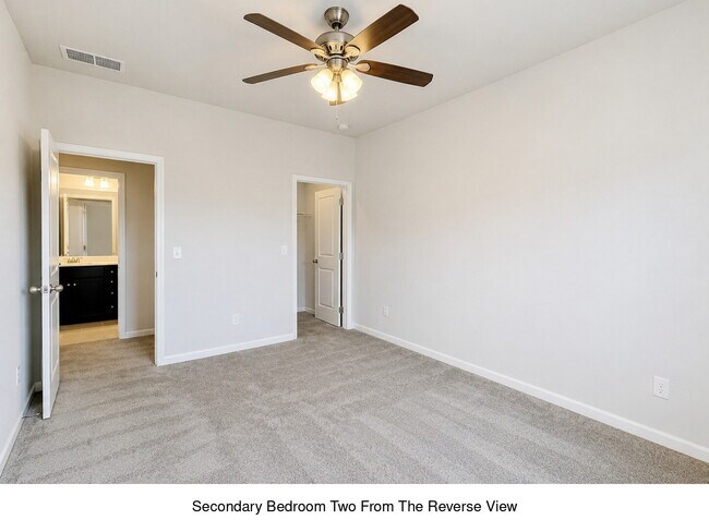 Building Photo - Spacious 4BR/3BA Home with First Floor Suite &  Loft