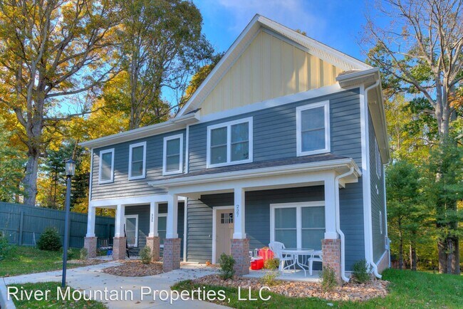 Primary Photo - 4 br, 4.5 bath House - 206 Uptown Trail
