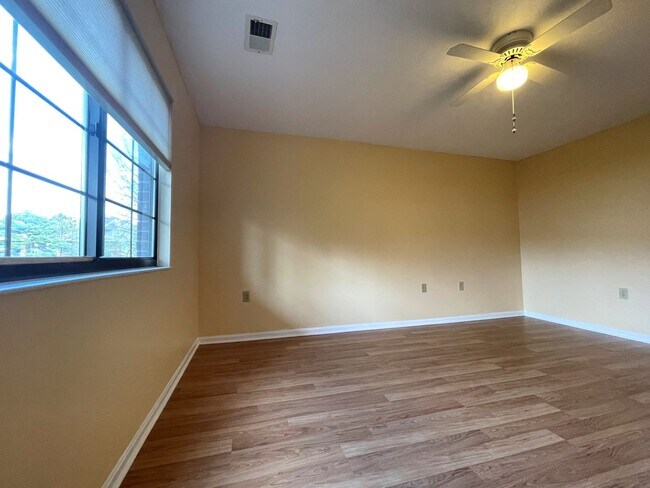 Building Photo - 6775 Meadow Creek Dr