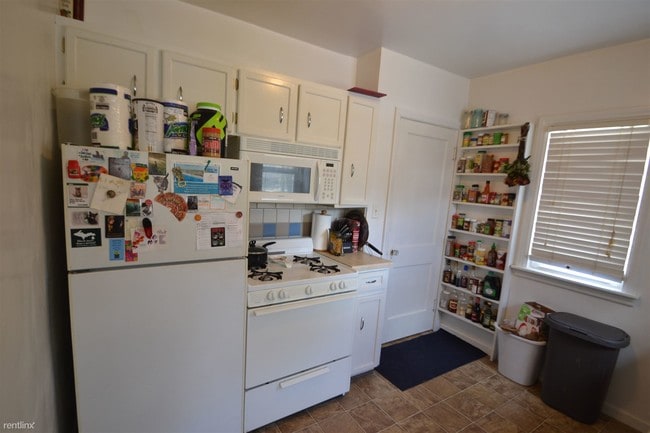 Building Photo - 2341 Eastern Ave SE