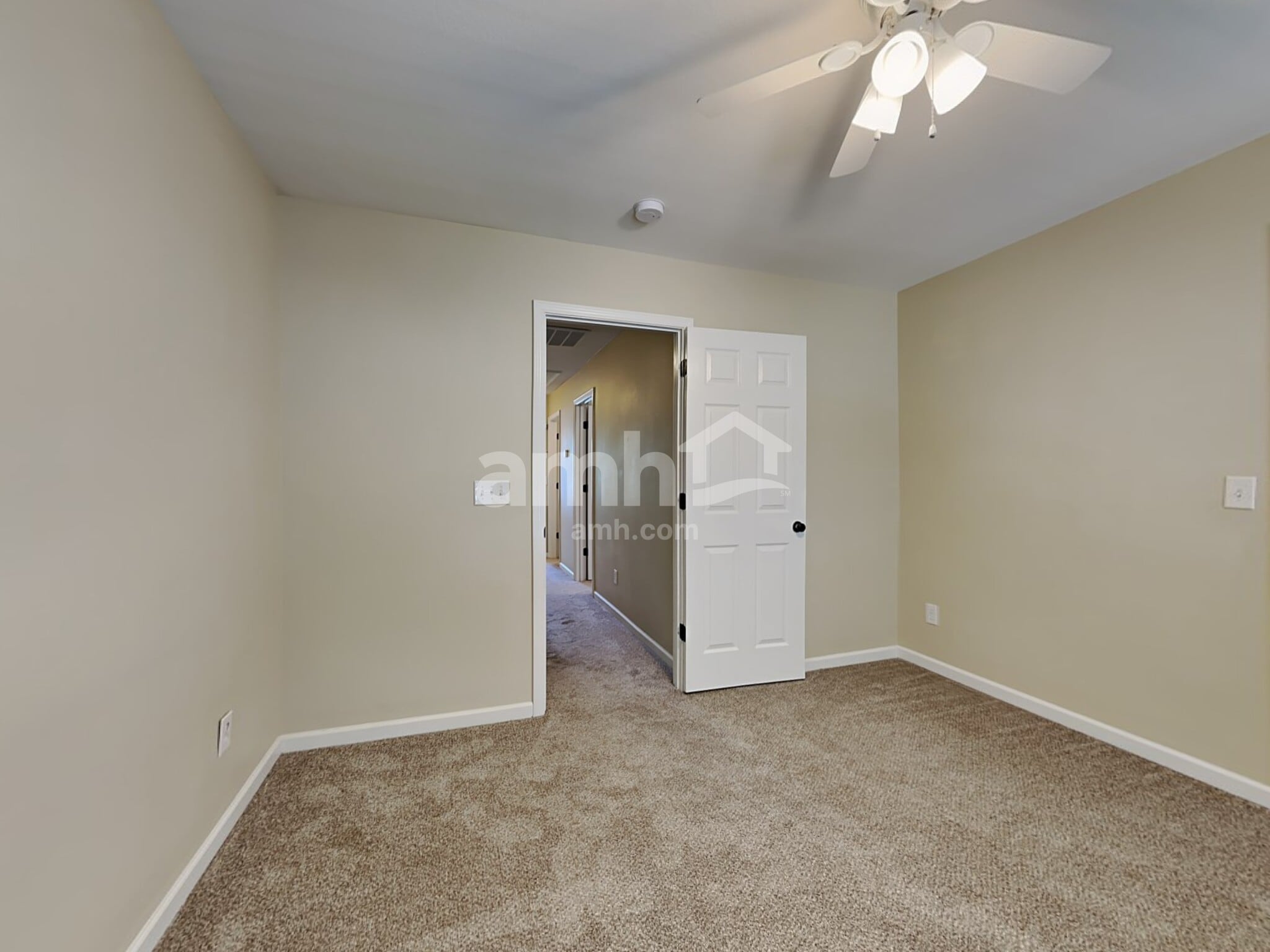 Building Photo - 152 Town Park Dr