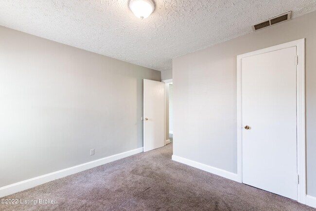 Building Photo - 1008 Meadow Hill Rd