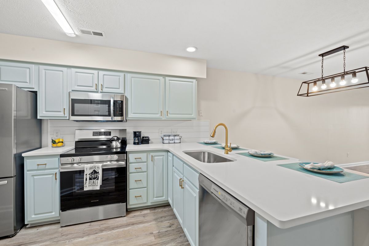 Building Photo - 412 Pinehurst Ln
