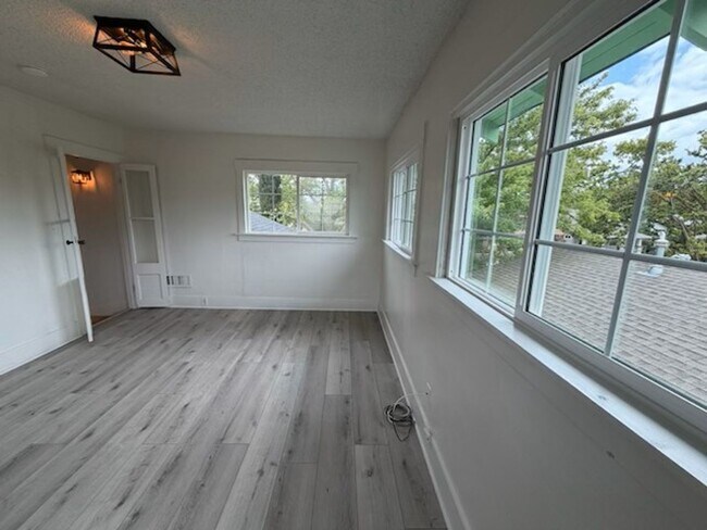 Building Photo - Updated Home Near UCD Med Center Available Now!