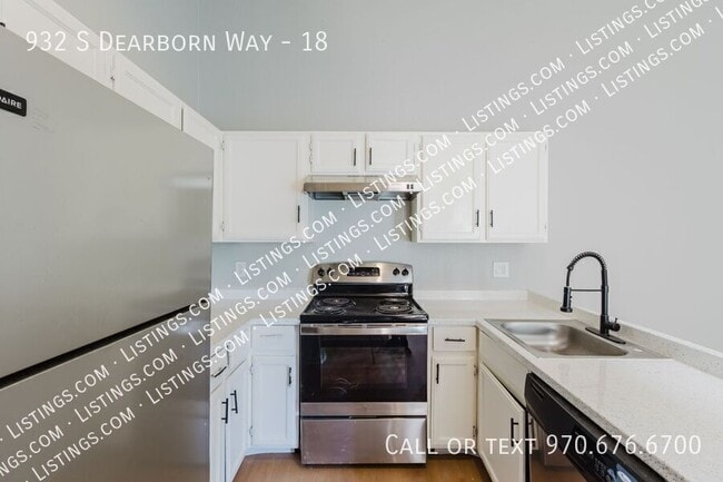 Building Photo - 932 S Dearborn Way