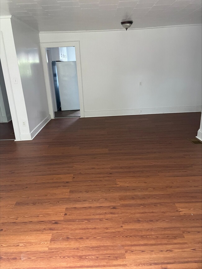 Building Photo - 713 S Cedar St