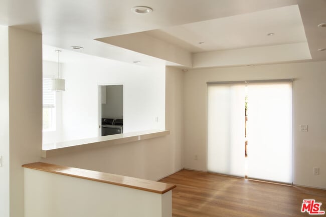 Building Photo - 444 W Avenue 37
