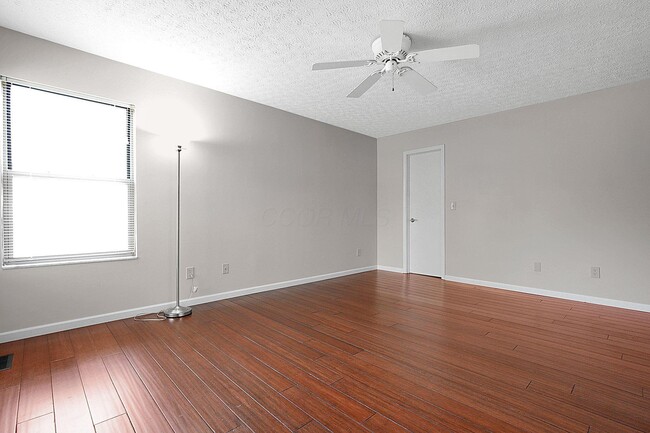Building Photo - 7961 Pinehill Rd