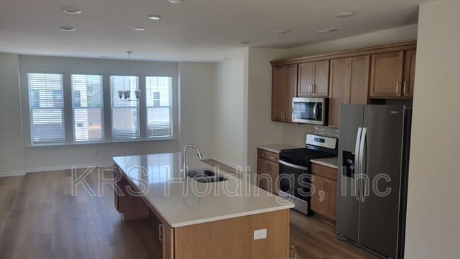 Building Photo - 841 Parc Townes Dr