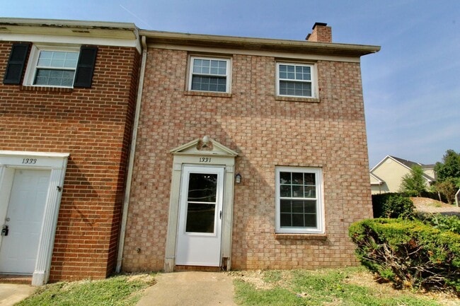 Building Photo - 1331 Devon Ln