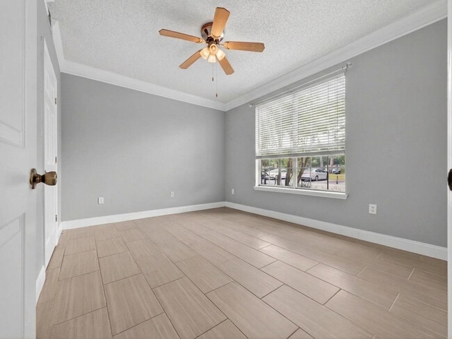 Building Photo - 13003 Plantation Park Cir