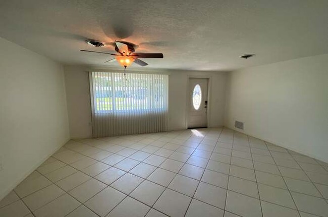 Building Photo - 1835 Neptune Dr