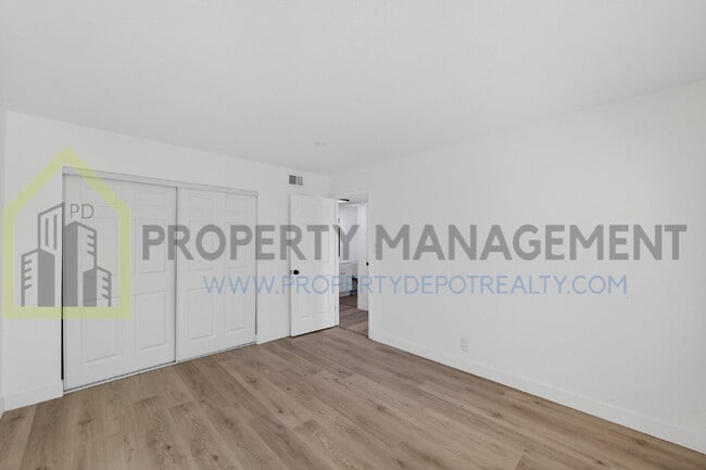 Building Photo - Charming 2-Bed Hideaway in Sacramento – Your Perfect Urban Retreat!