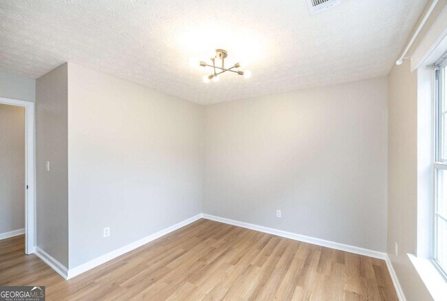 Building Photo - 641 Honey Creek Rd