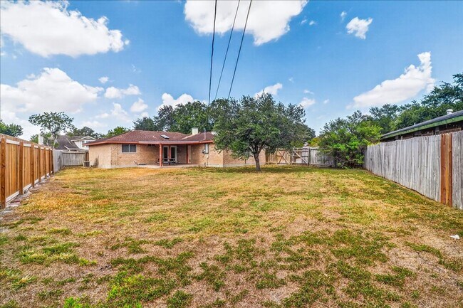 Building Photo - 4109 Fonvilla Cir