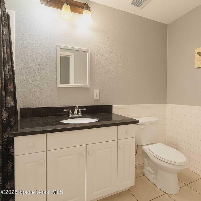 Building Photo - 1112 Broadmoor Dr