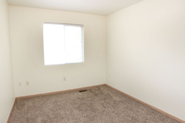 Building Photo - 419 Nokomis Ct