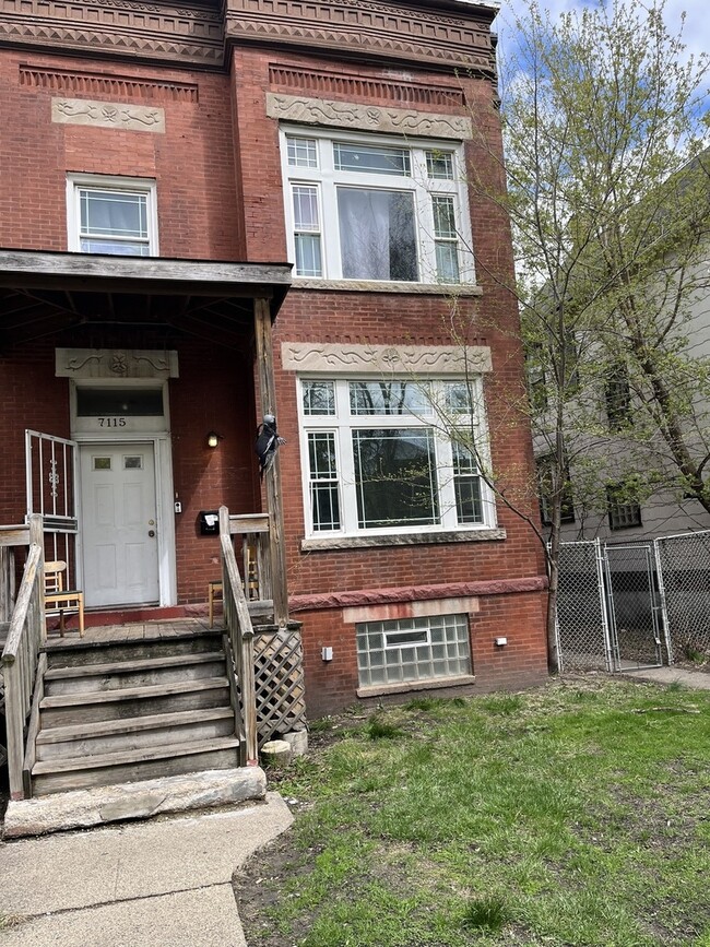 Primary Photo - 7115 S Emerald Ave