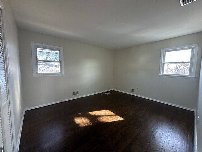 Building Photo - 12 Lincoln Ave