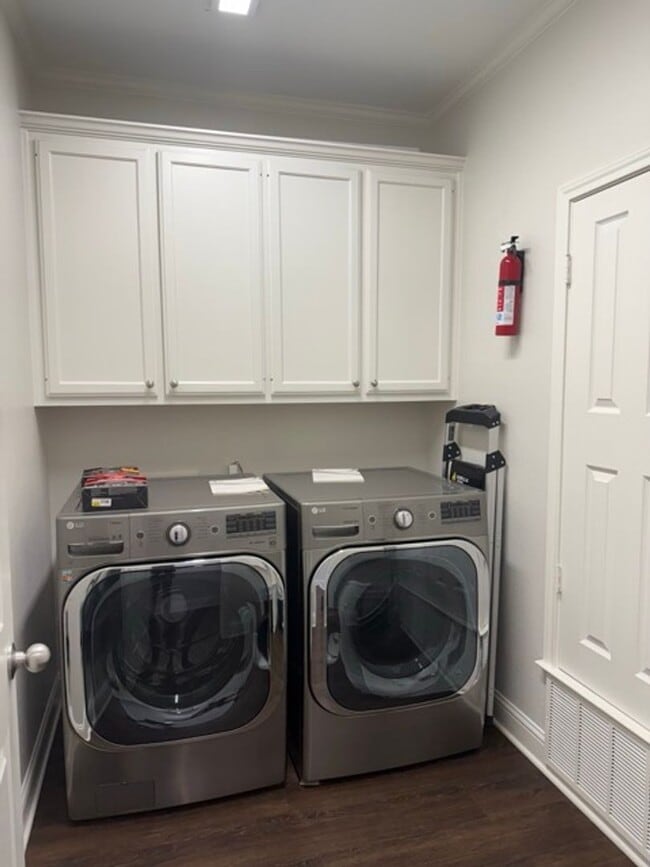 Building Photo - Rare Baylor Bubble Rental | Walk to Campus | 4 Bed / 3 Bath