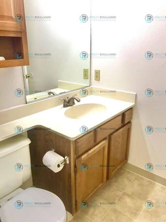 Building Photo - 3BR/2BA Single-Story with Backyard, RV Par...